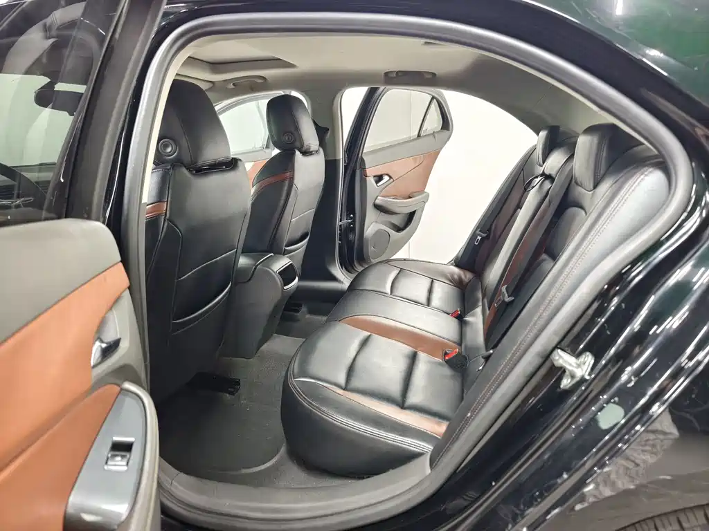 Chevrolet Malibu 2018 — фото 13