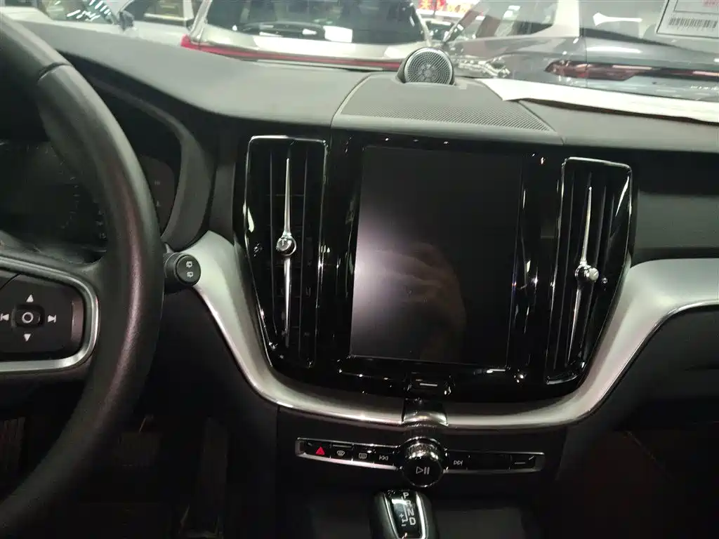 Volvo XC60 2020 — фото 13