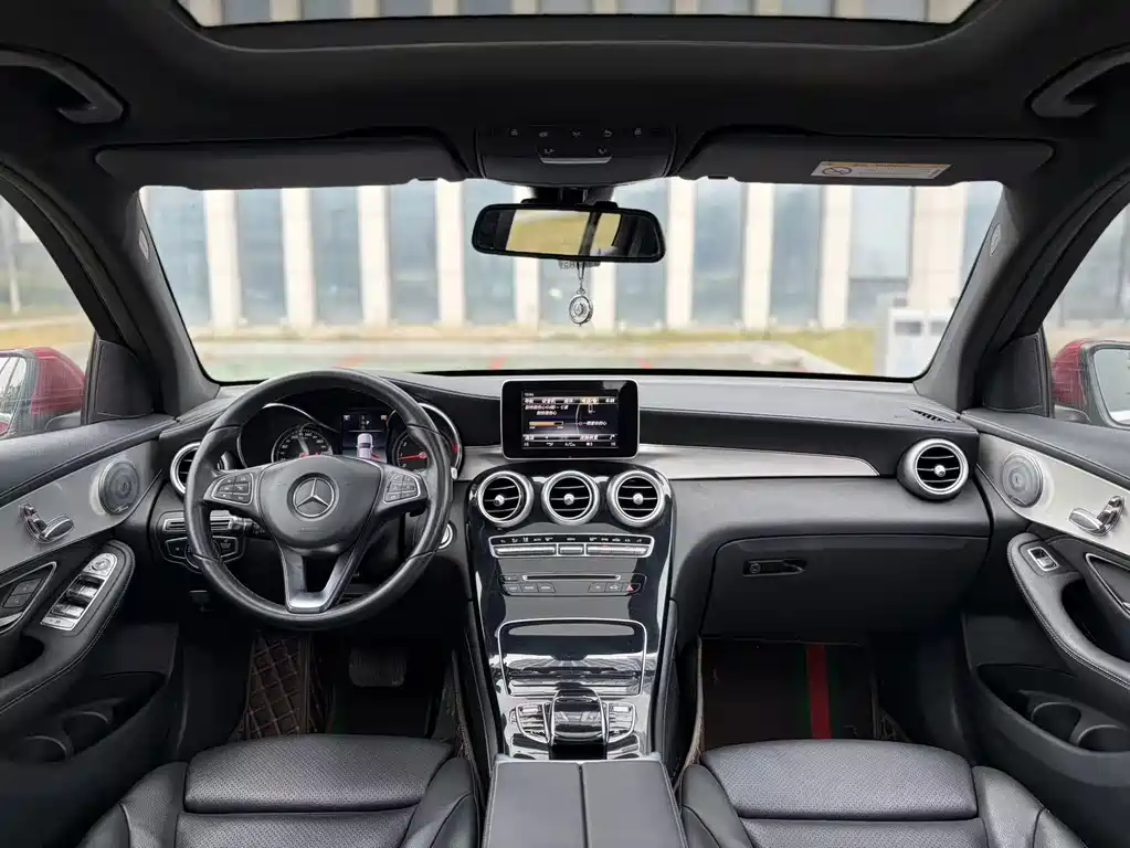 Mercedes-Benz GLC 2018 — фото 16