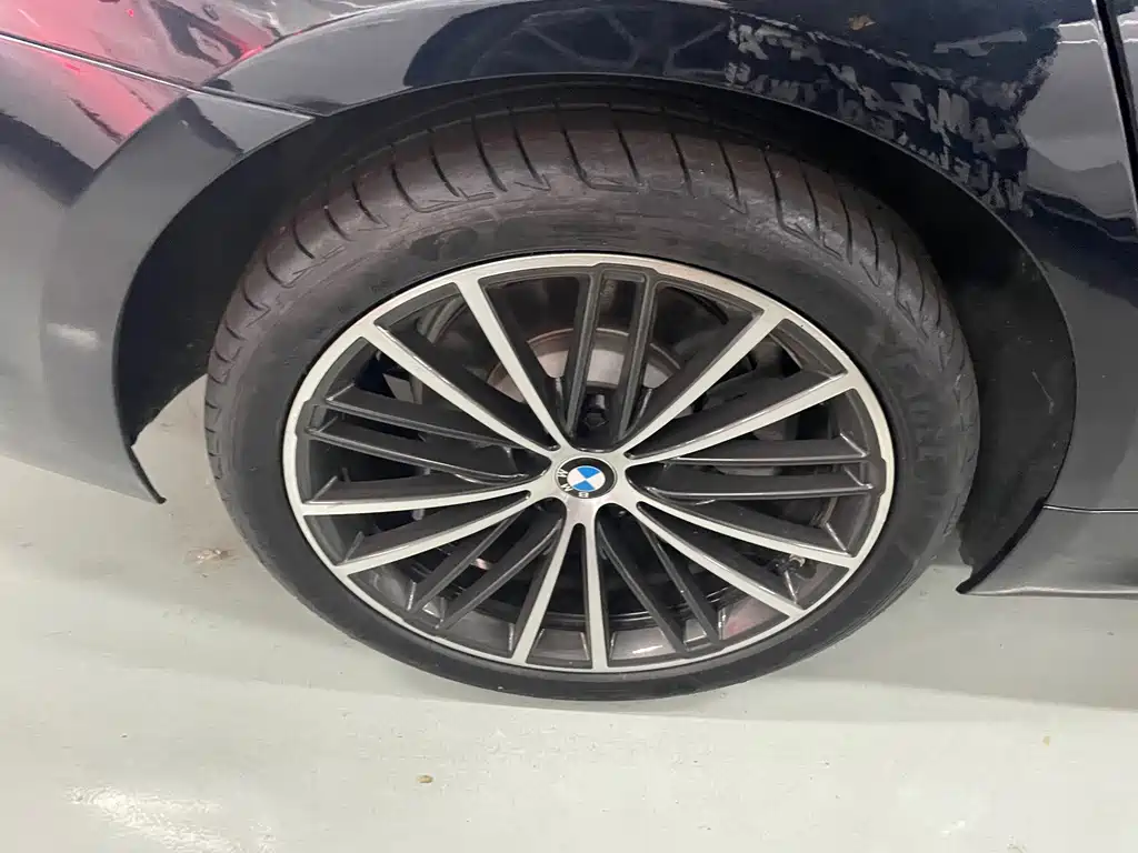 BMW 5 Series 2019 — фото 14
