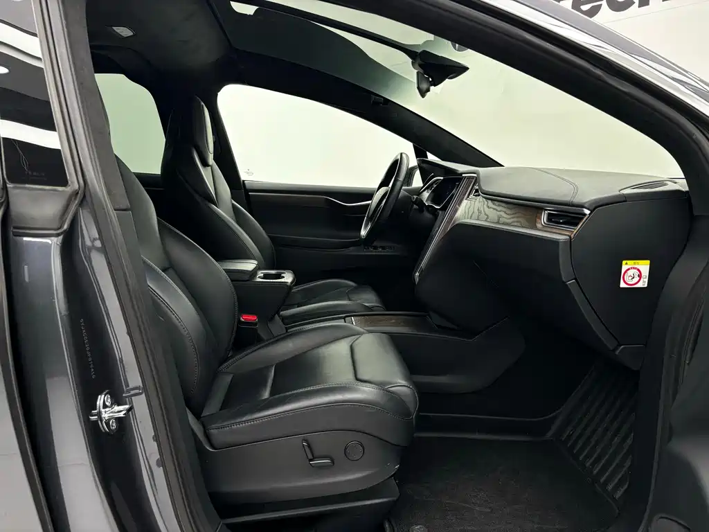 Tesla Model X 2018 — фото 30
