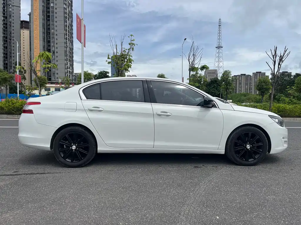 Peugeot 408 2015