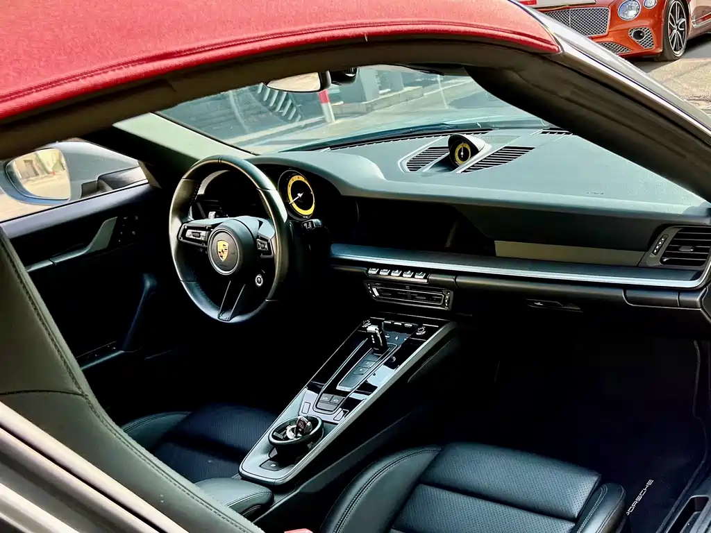 Porsche 911 2023 — фото 13