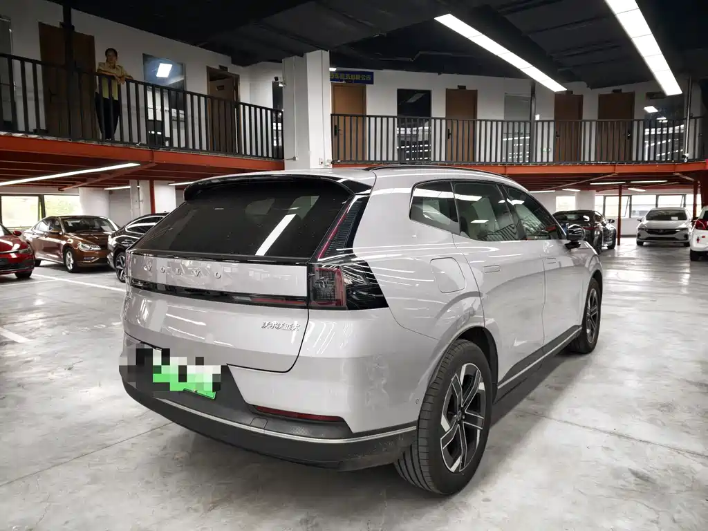 Volvo XC70 Plug-In Hybrid 2025 — фото 18