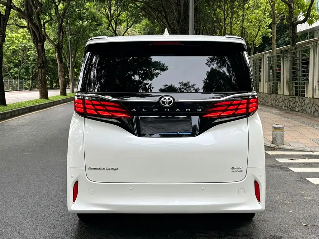 Toyota Alphard 2024 — фото 23