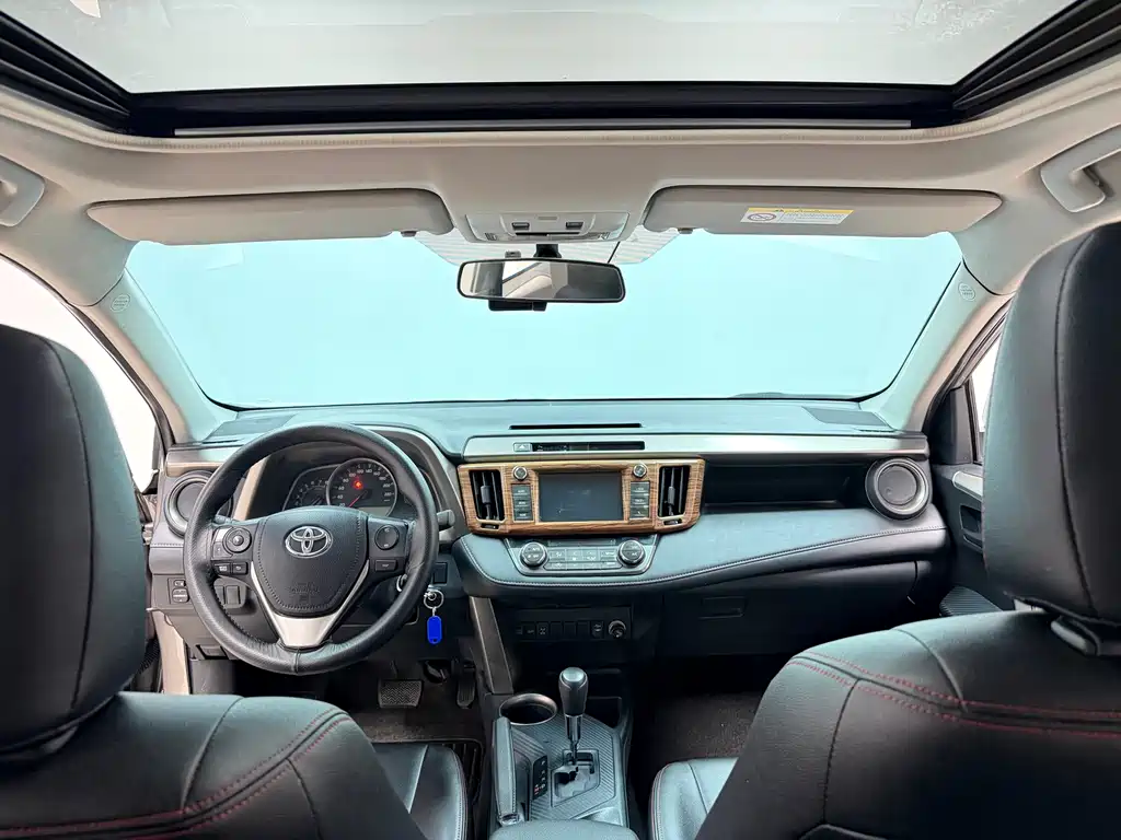 Toyota RAV4 2015 — фото 9