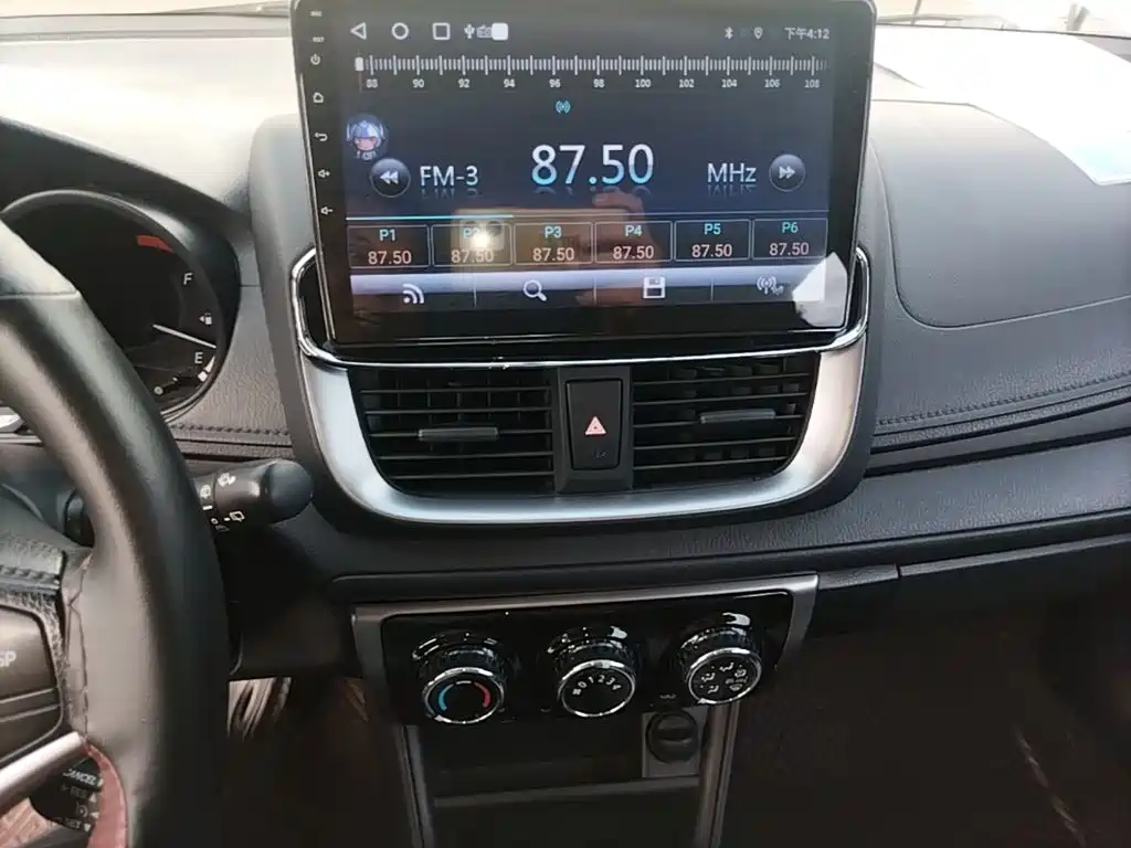 Toyota Yaris L 2023 — фото 13