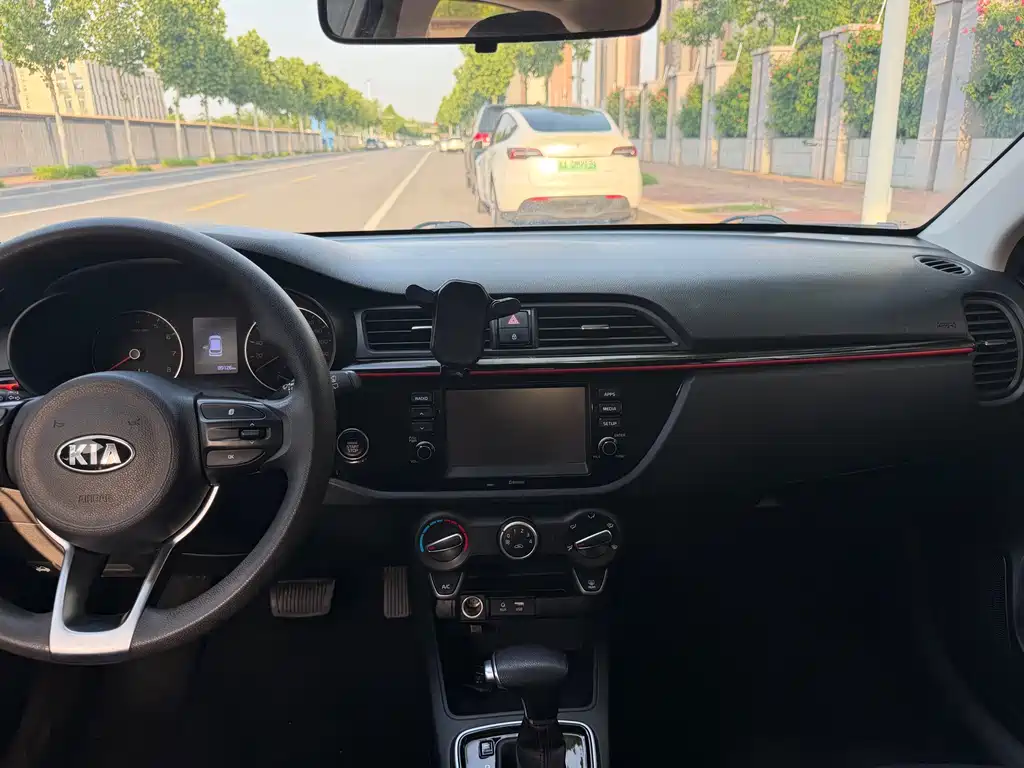 Kia KX CROSS 2017 — фото 10
