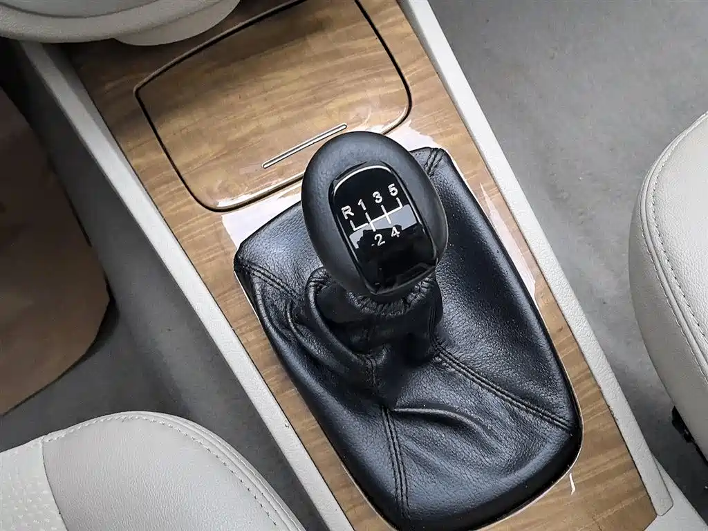 Buick Excelle 2015 — фото 13