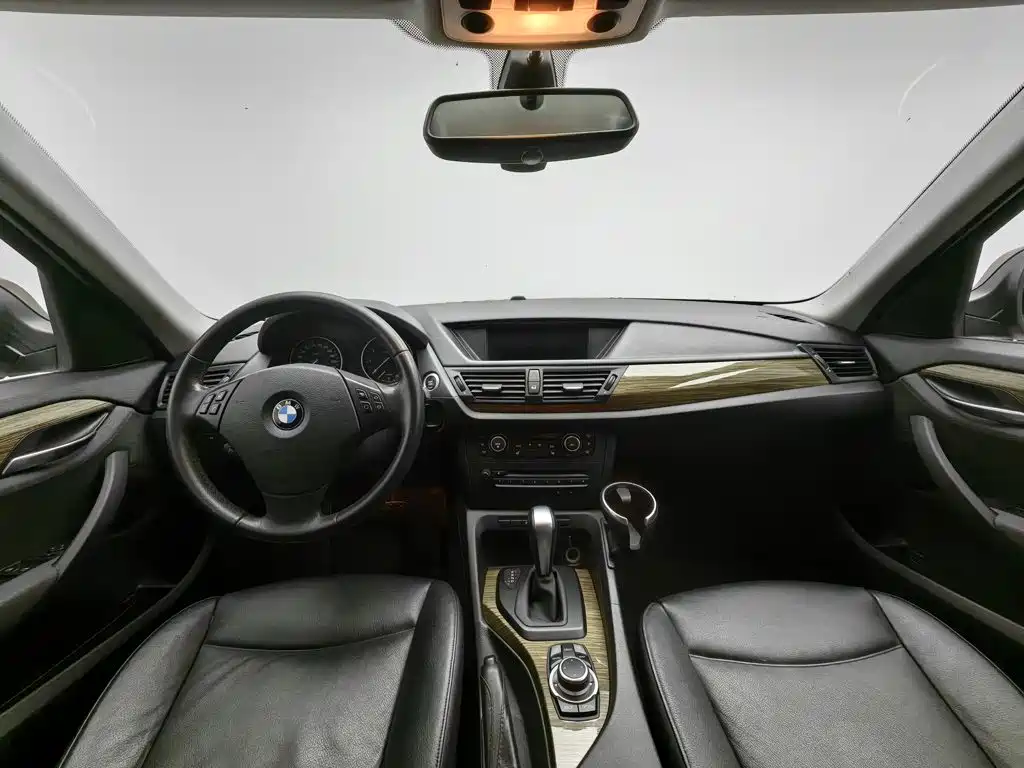 BMW X1 2012 — фото 5