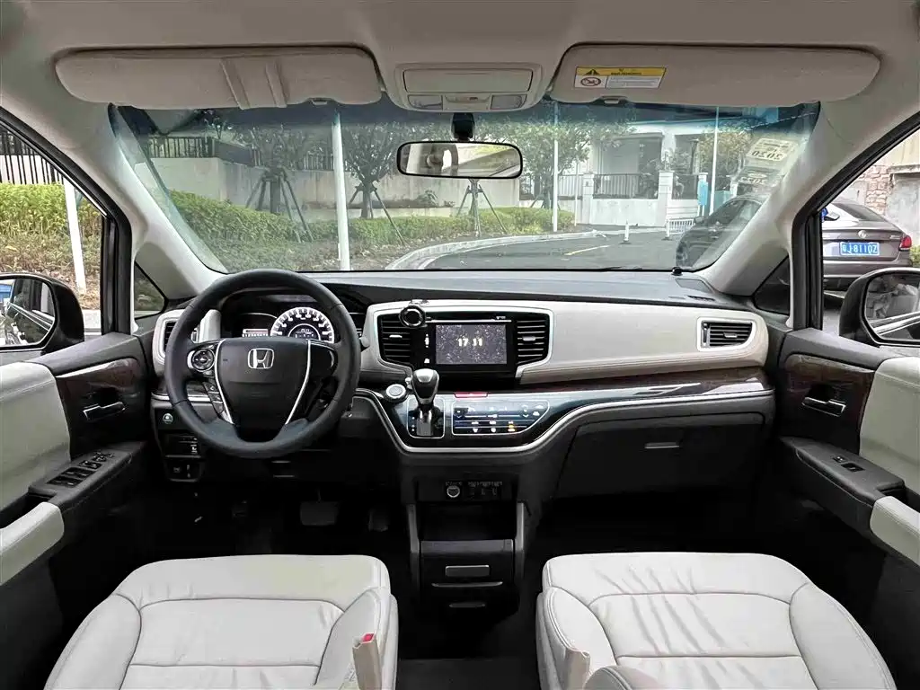 Honda Odyssey 2018 — фото 12