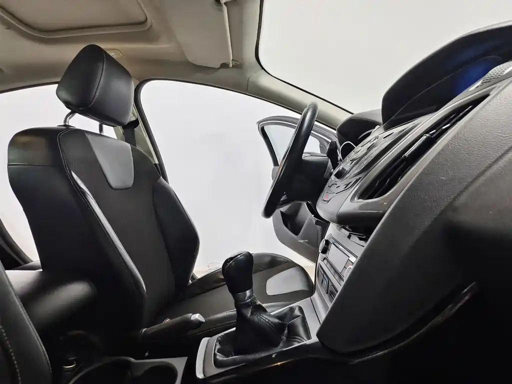 Ford Focus 2014 — фото 15