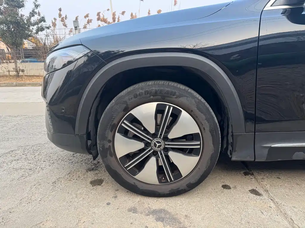Mercedes-Benz EQB 2024