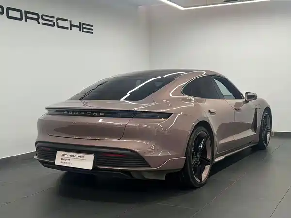 Porsche Taycan 2022