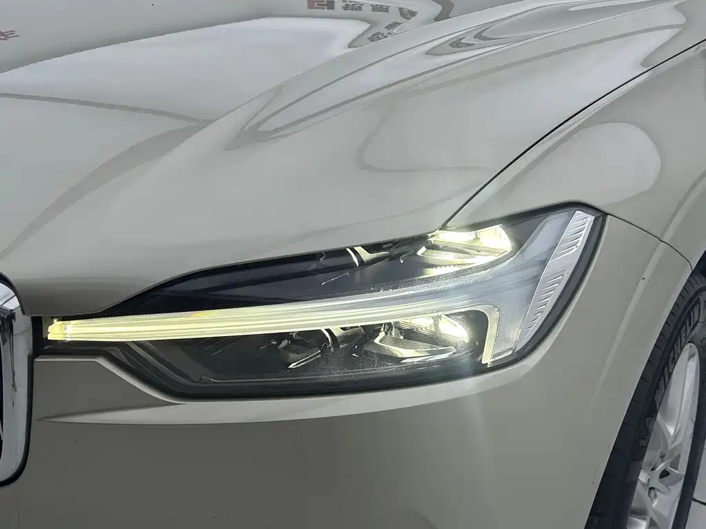 Volvo XC60 2021 — фото 16