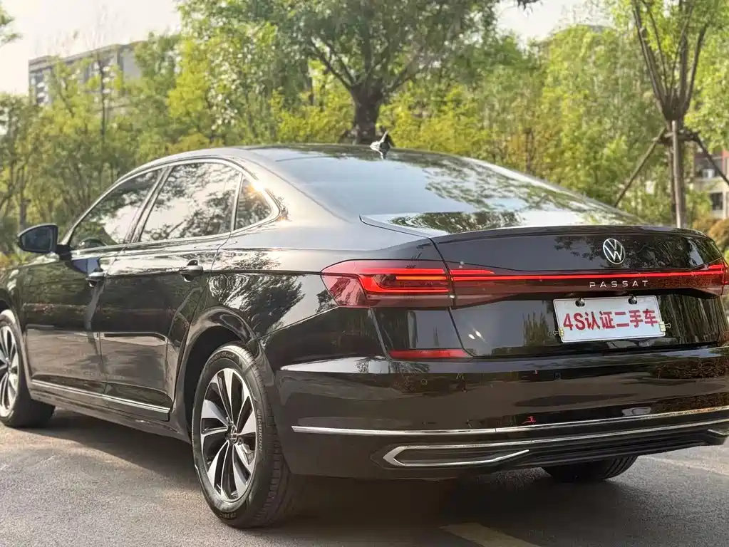 Volkswagen Passat 2023 — фото 13