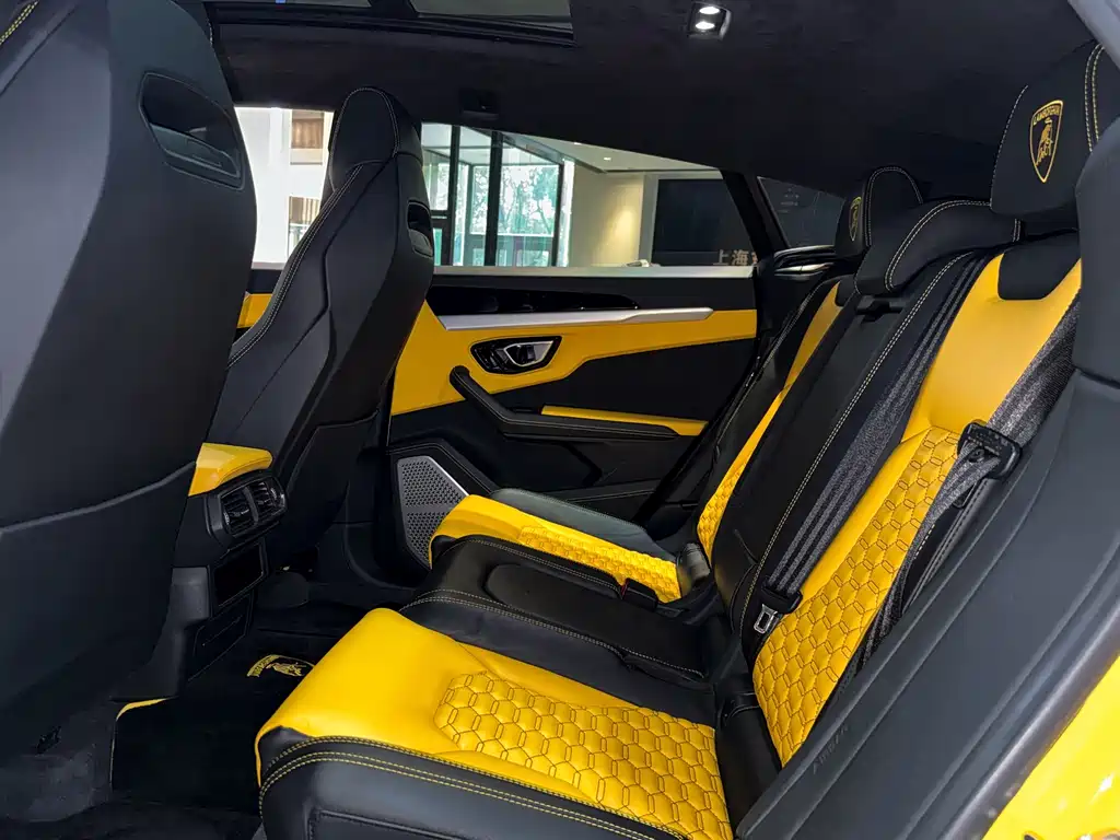 Lamborghini Urus 2019 — фото 23
