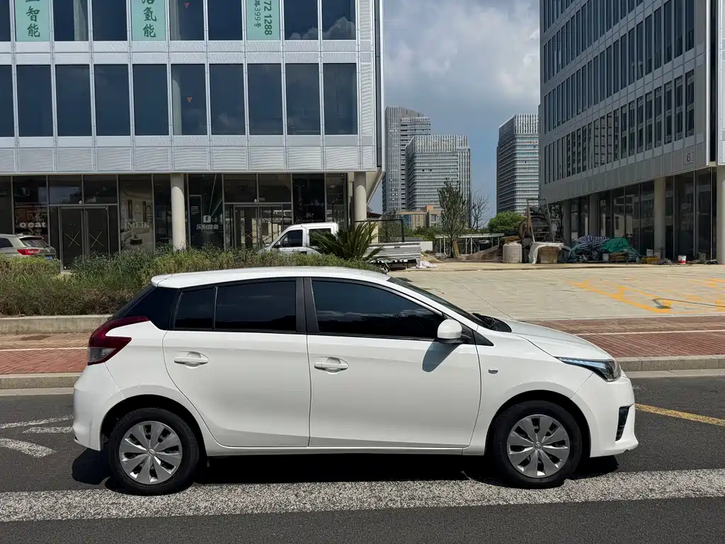 Toyota Yaris L 2015 — фото 7