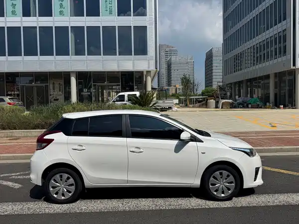 Toyota Yaris L 2015