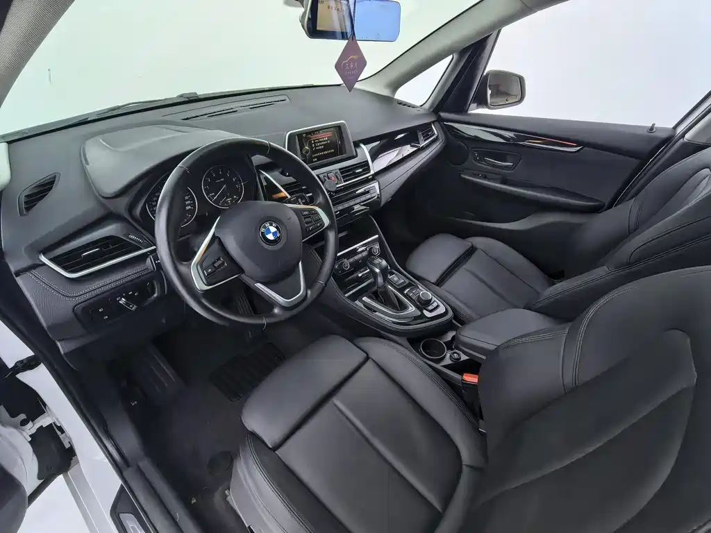 BMW 2 Series Active Tourer 2017 — фото 12