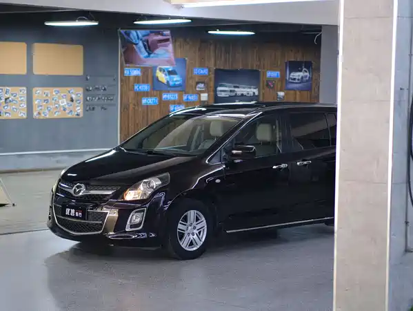 Mazda 8 2012