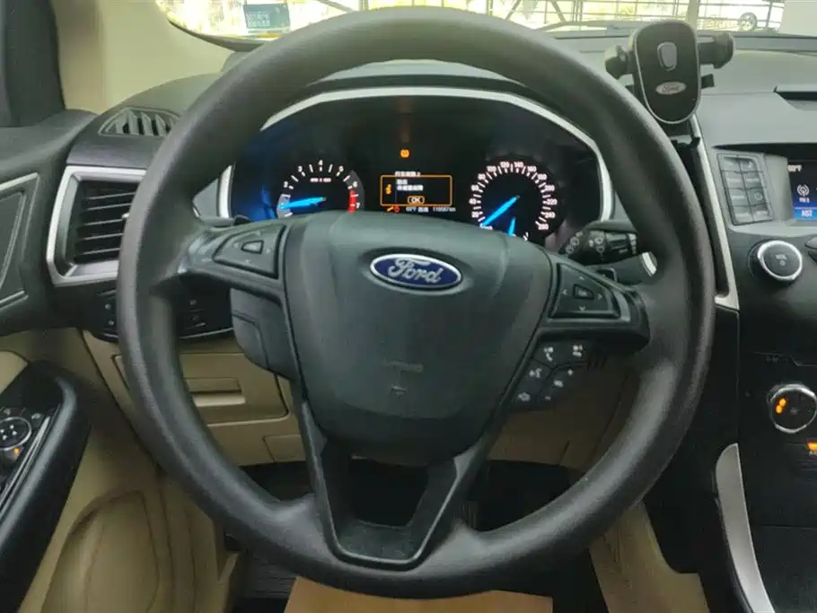 Ford Edge 2016 — фото 15
