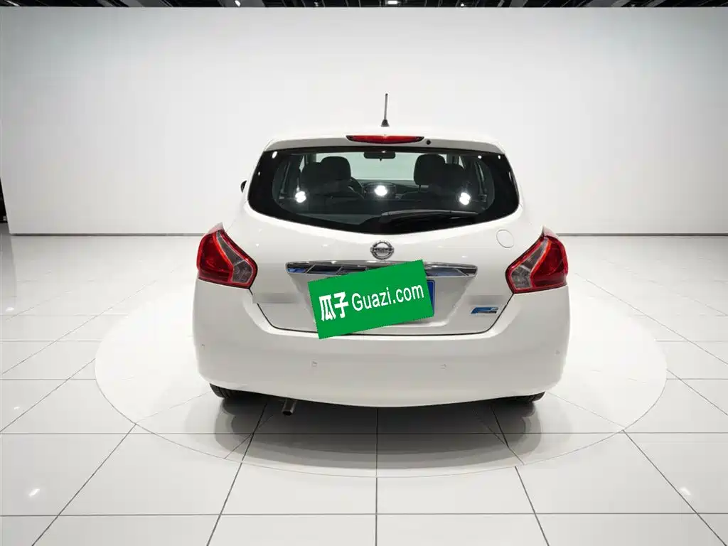 Nissan Tiida 2015 — фото 6