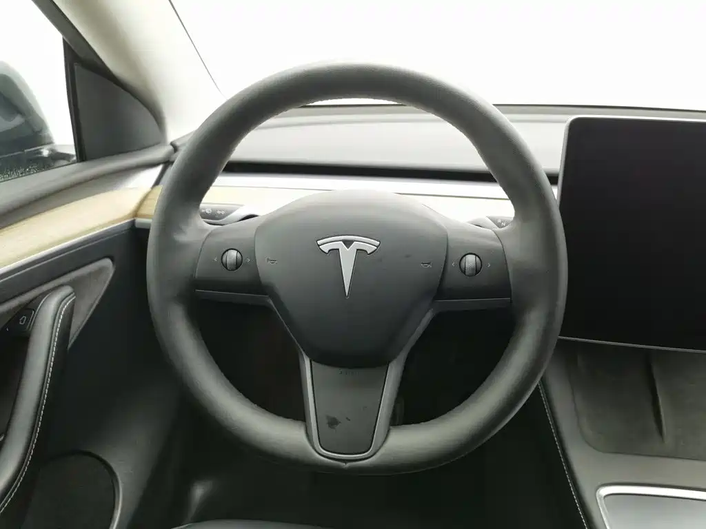 Tesla Model Y 2022 — фото 11