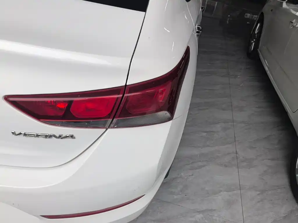 Hyundai Verna 2018 — фото 8