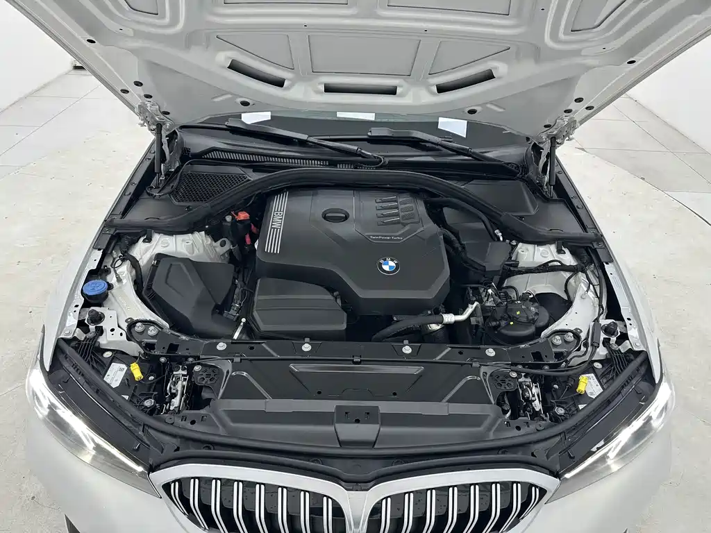BMW 3 Series 2023 — фото 17