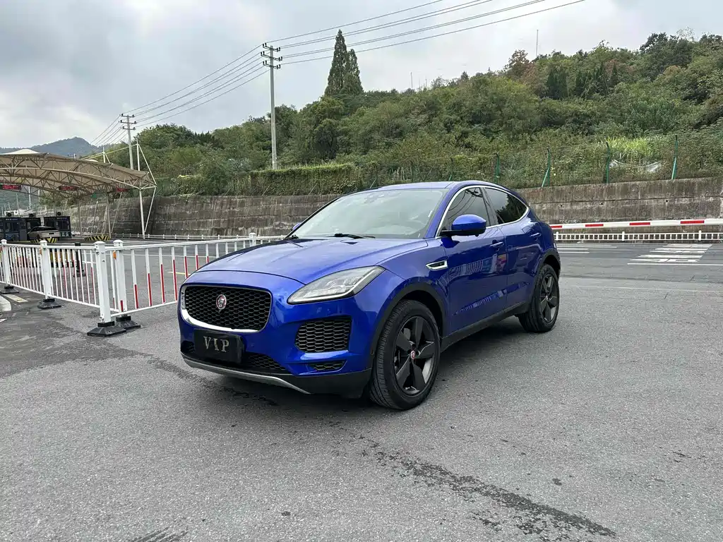 Jaguar E-PACE 2020 — фото 1