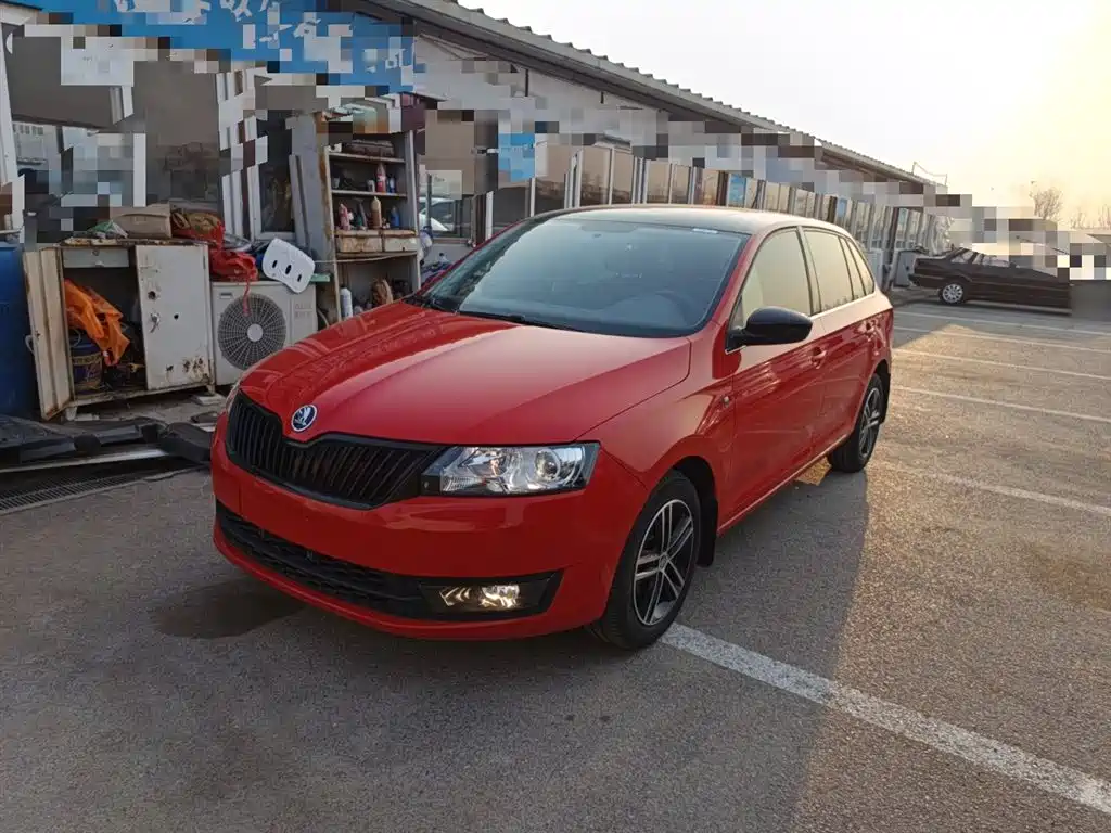 Skoda Rapid Spaceback 2016 — фото 1
