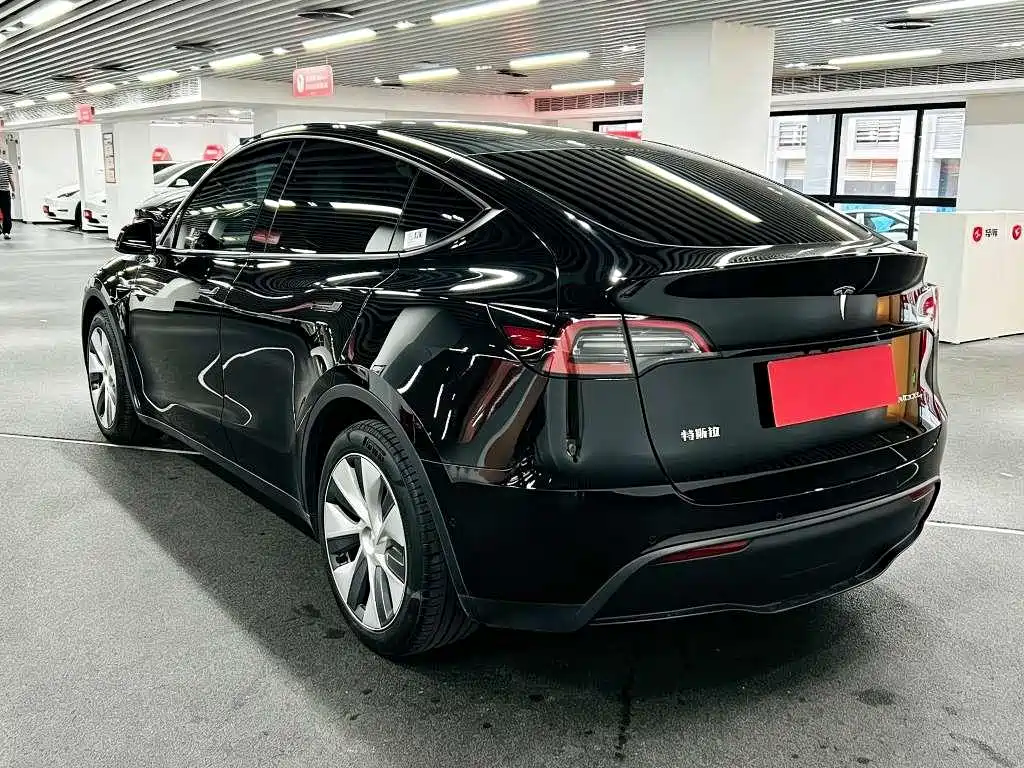 Tesla Model Y 2023 — фото 9