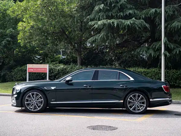 Bentley Flying Spur Plug-In Hybrid 2023