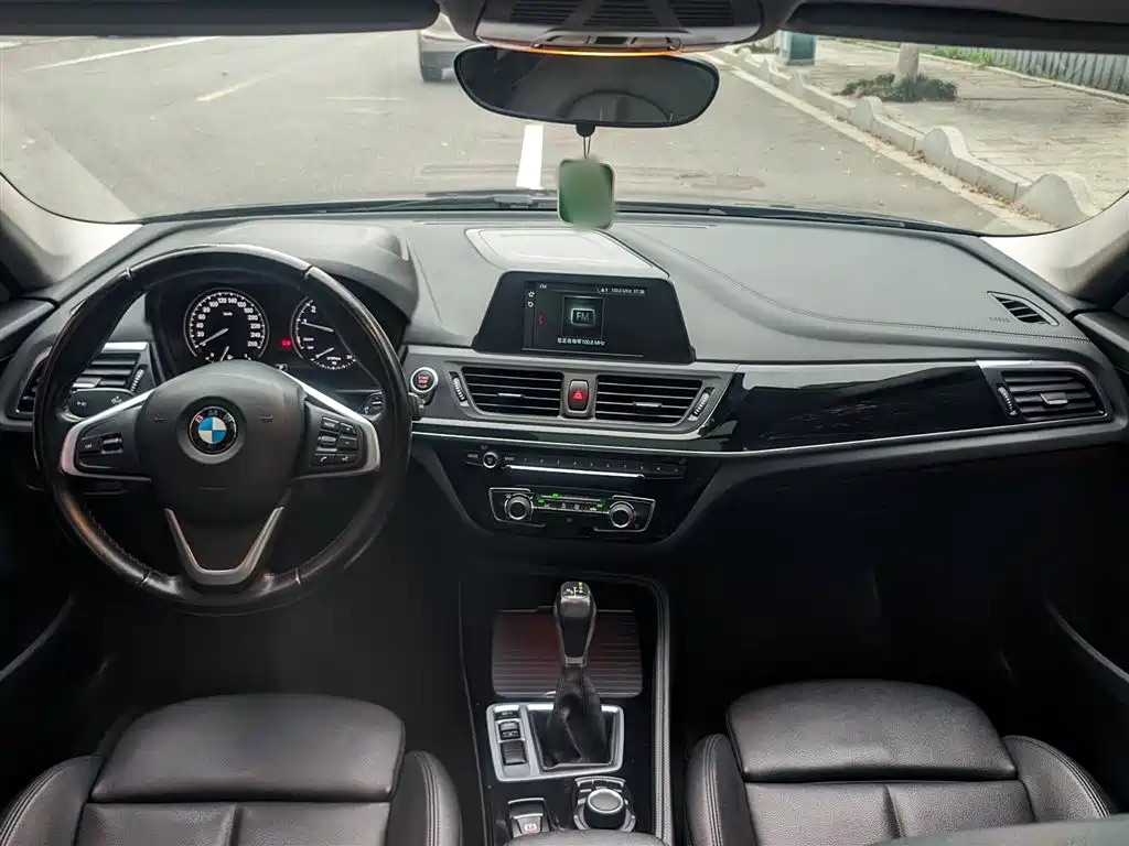 BMW 1 Series 2018 — фото 21
