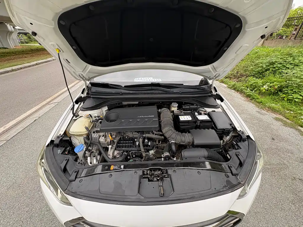 Hyundai Elantra 2018 — фото 21