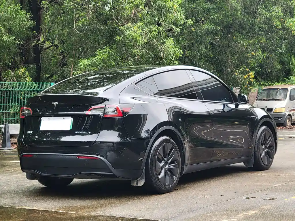 Tesla Model Y 2023 — фото 13