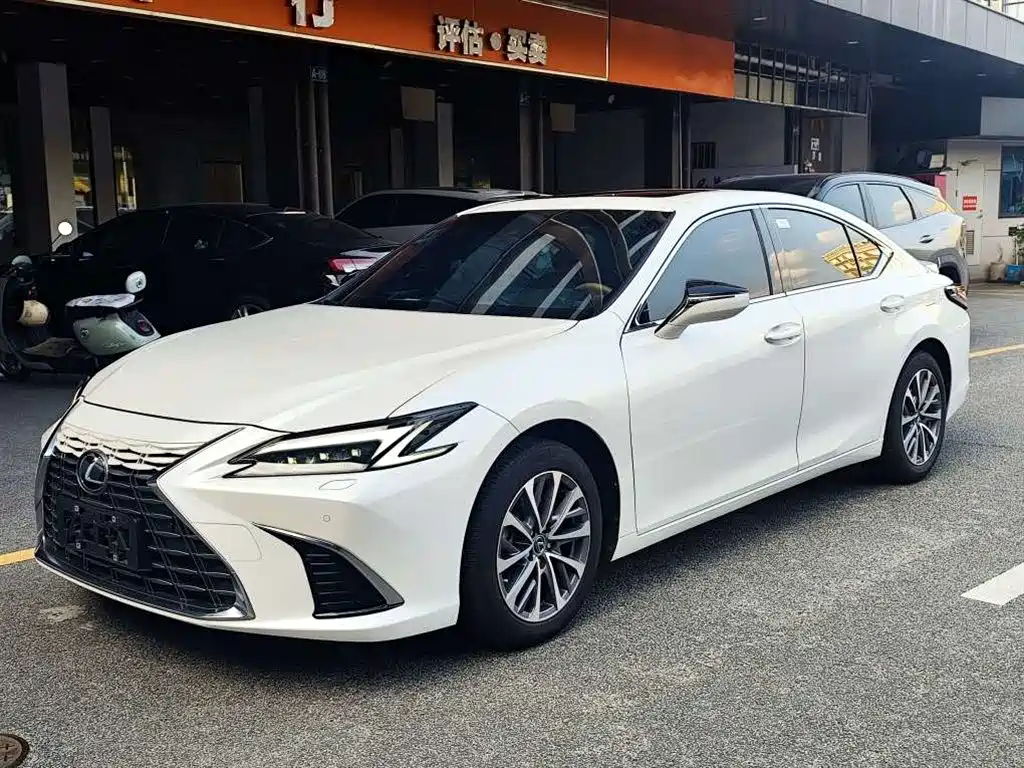 Lexus ES 2025 — фото 1