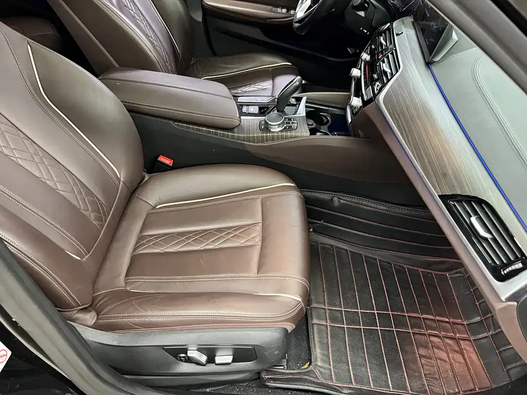 BMW 5 Series New Energy 2019 — фото 25