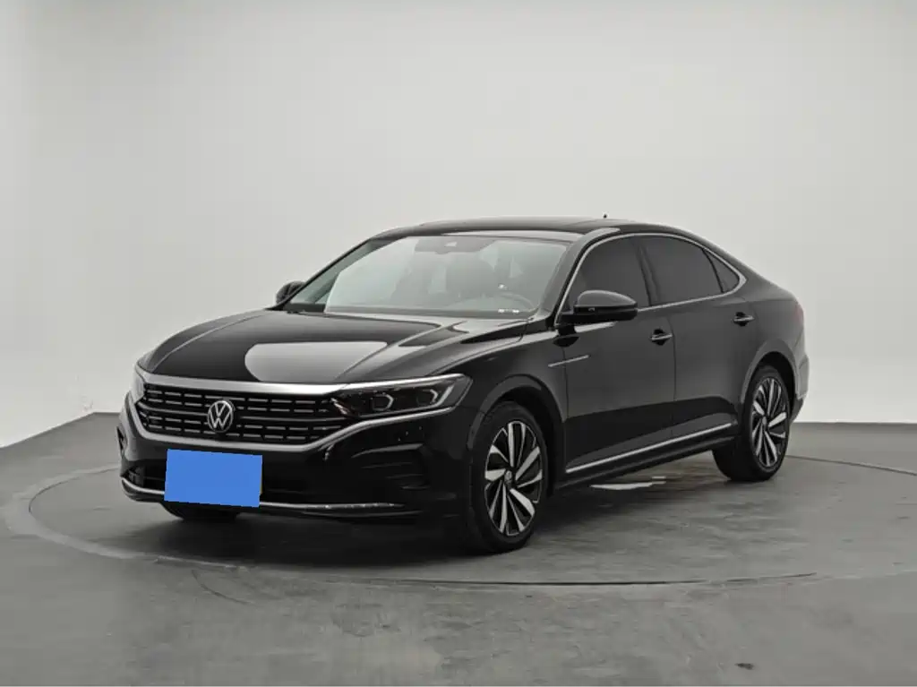 Volkswagen Passat 2023 — фото 1