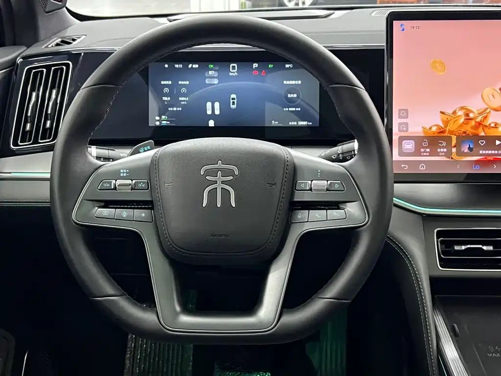 BYD L DM-i 2025 — фото 17