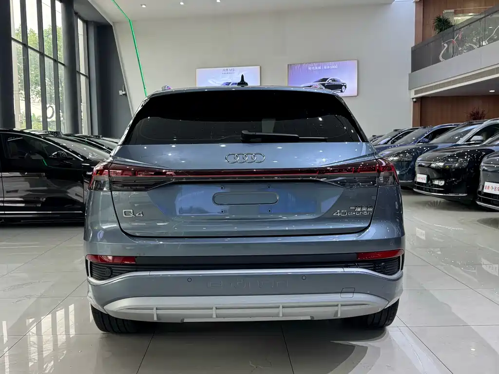 Audi Q4 e-tron 2025 — фото 16