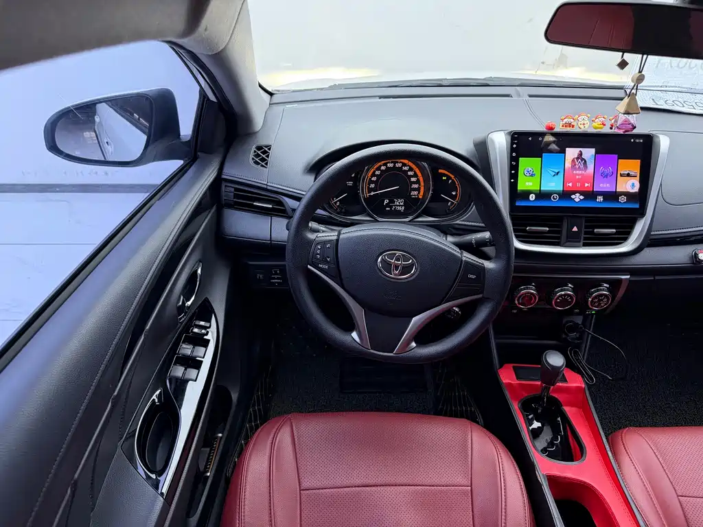 Toyota Yaris L 2022 — фото 16