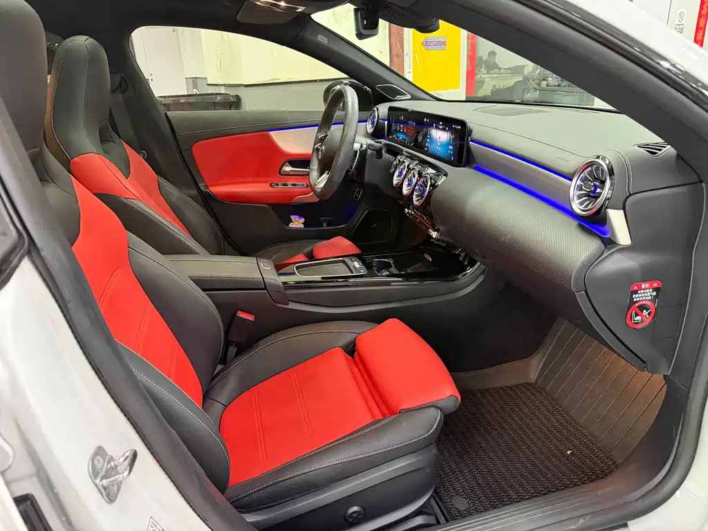 Mercedes-Benz CLA AMG 2024 — фото 13
