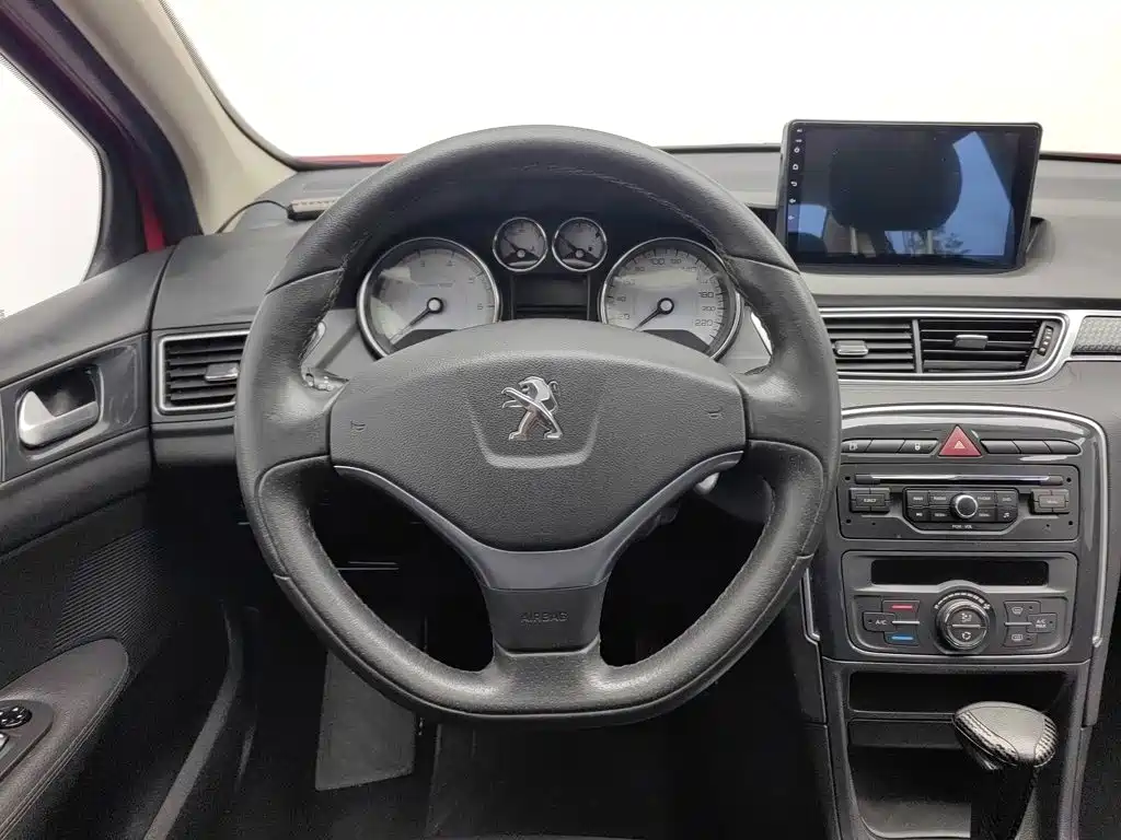Peugeot 308 2013 — фото 11