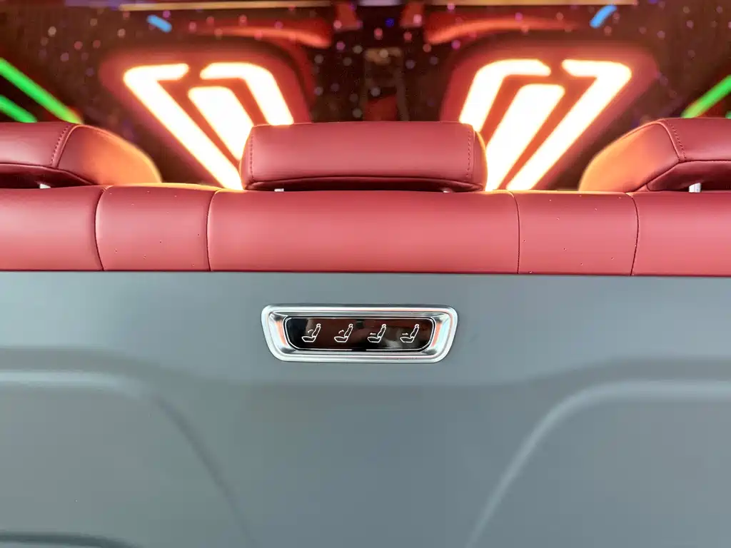 Toyota Hiace — фото 18