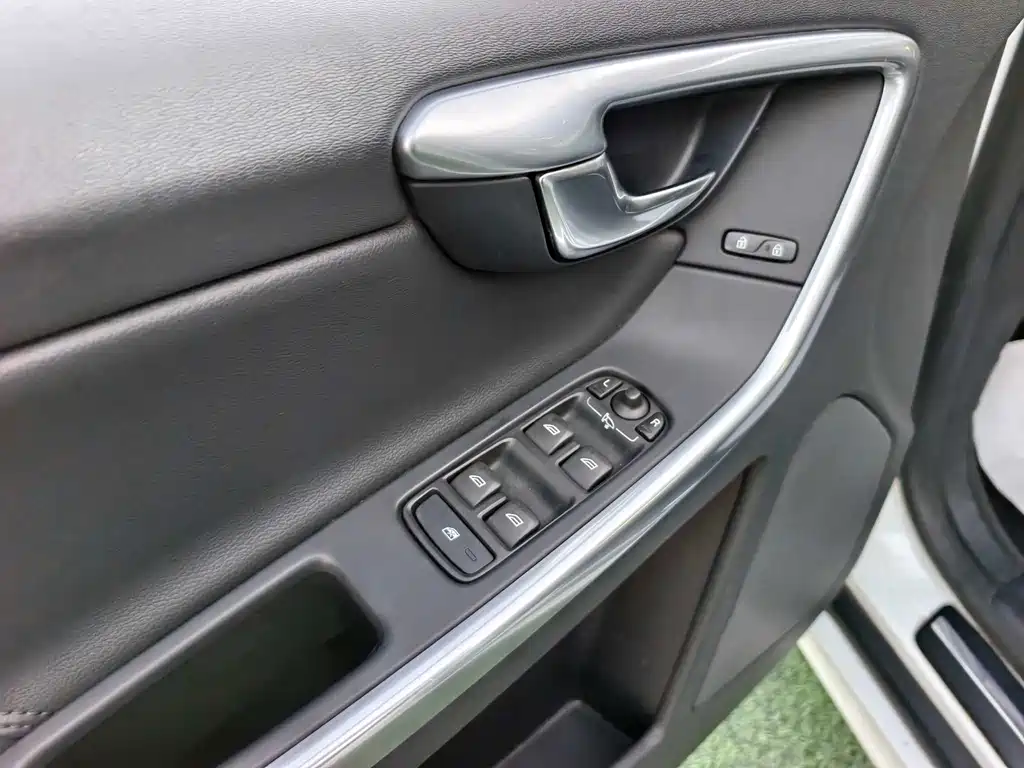 Volvo XC60 2015 — фото 9