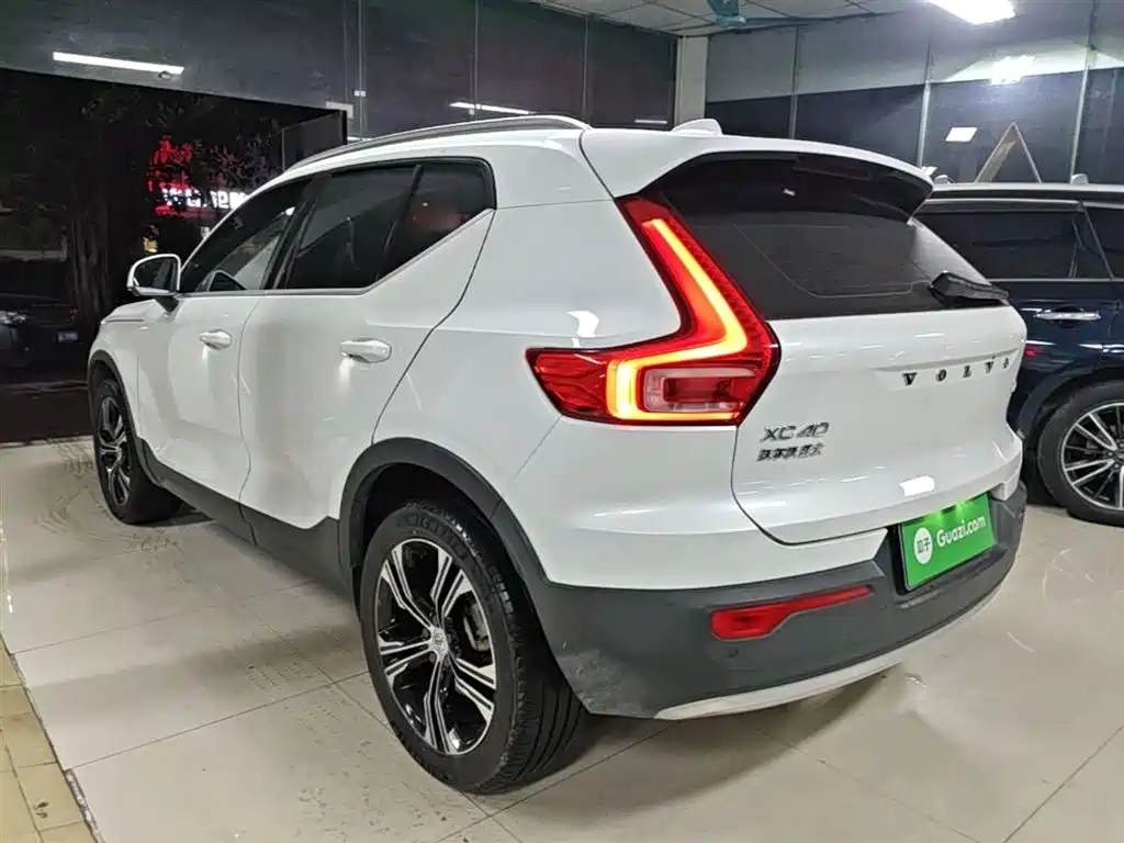 Volvo XC40 2021 — фото 5