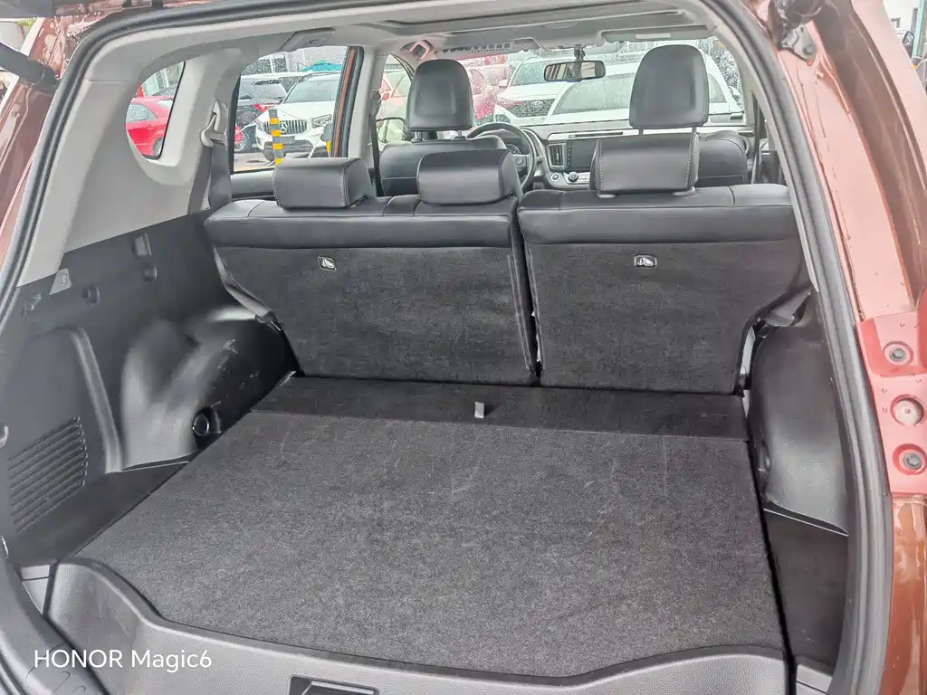 Toyota RAV4 2016 — фото 17