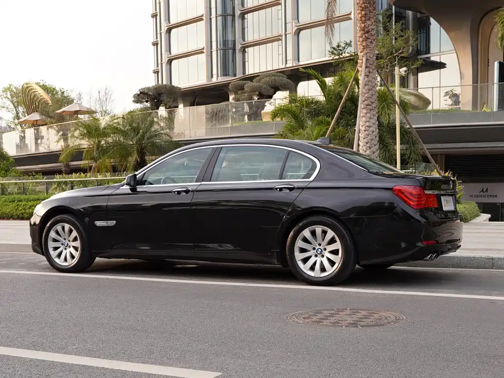 BMW 7 Series 2009 — фото 11